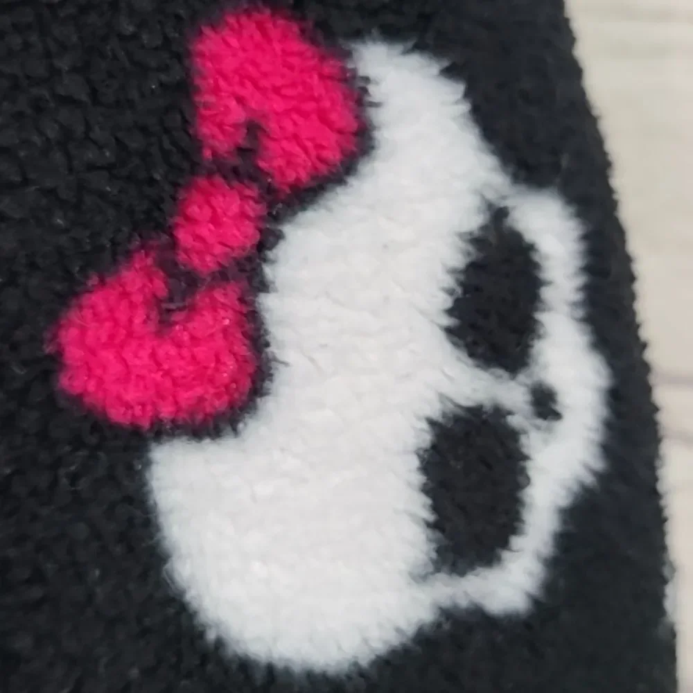 Monster High Girls MH Bathrobe Faux Fur Black/Pink Plush Fleece Robe Skull Bow